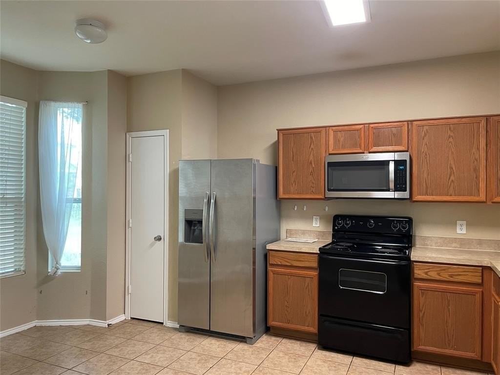 2620 Tilden Dr - Photo 5 of 20