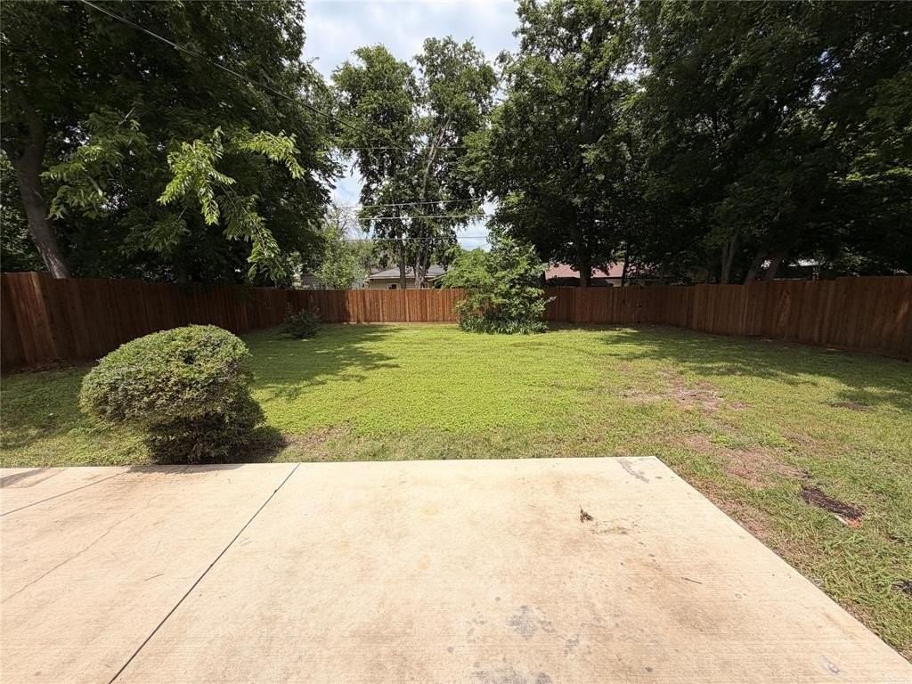 1409 Rosewood Ln - Photo 2 of 4