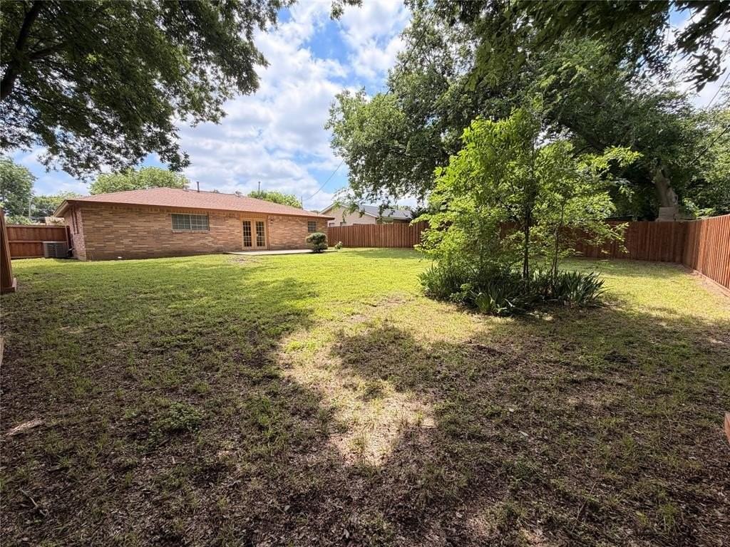 1409 Rosewood Ln - Photo 3 of 4