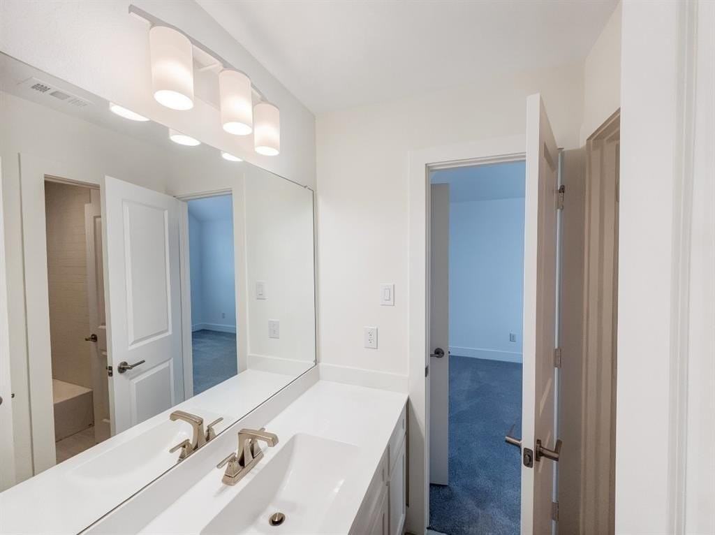 1019 Modesto Dr - Photo 4 of 40