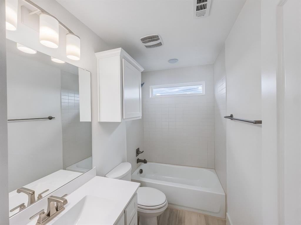 1019 Modesto Dr - Photo 5 of 40