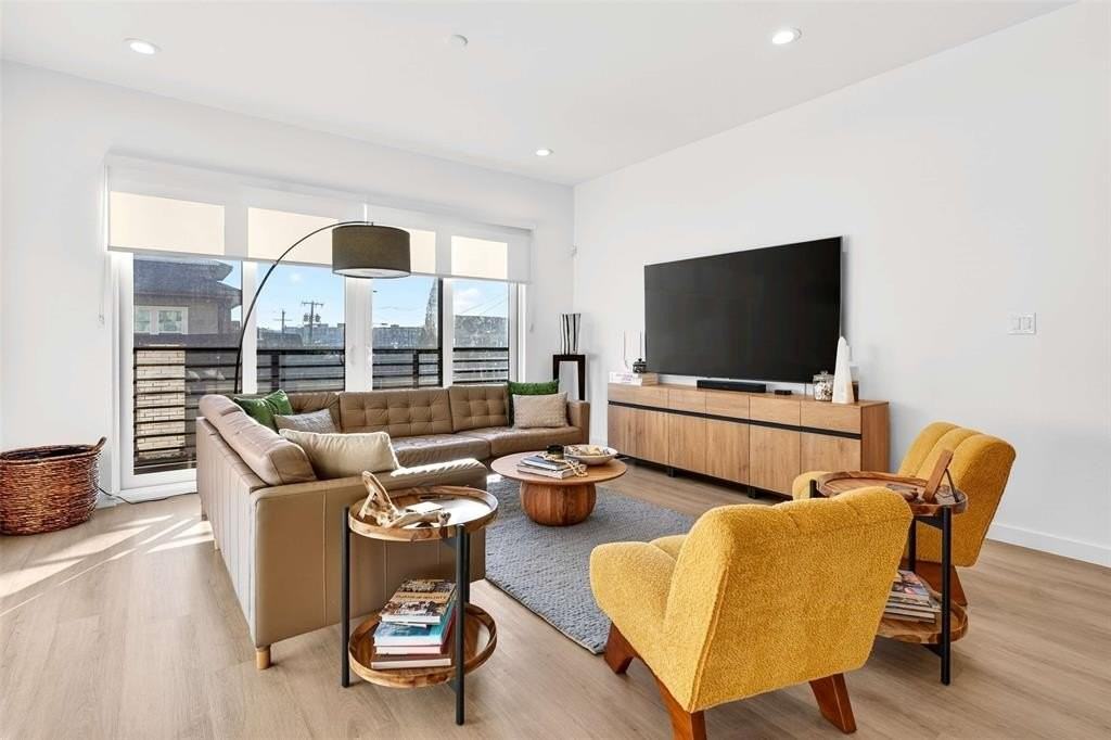 419 W 9th St #102 - Photo 2 of 25
