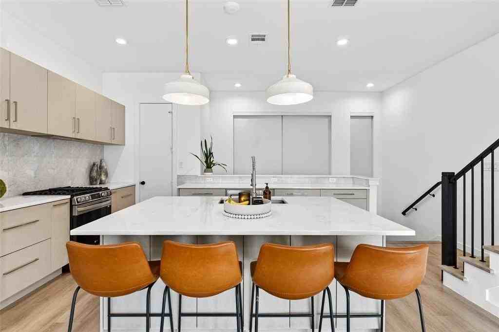 419 W 9th St #102 - Photo 5 of 25