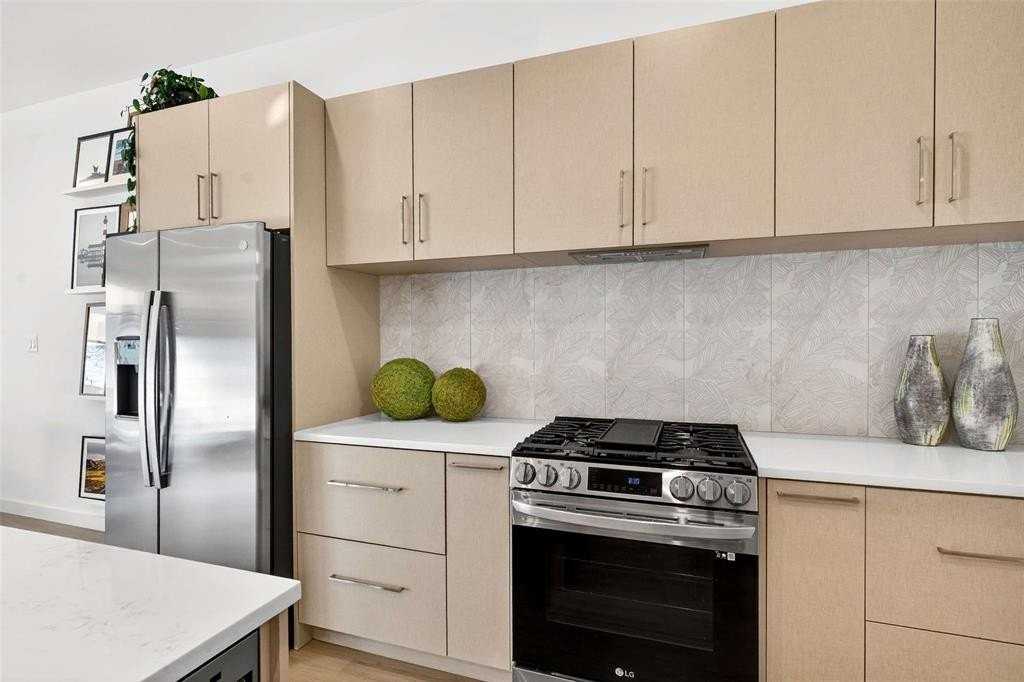 419 W 9th St #102 - Photo 7 of 25