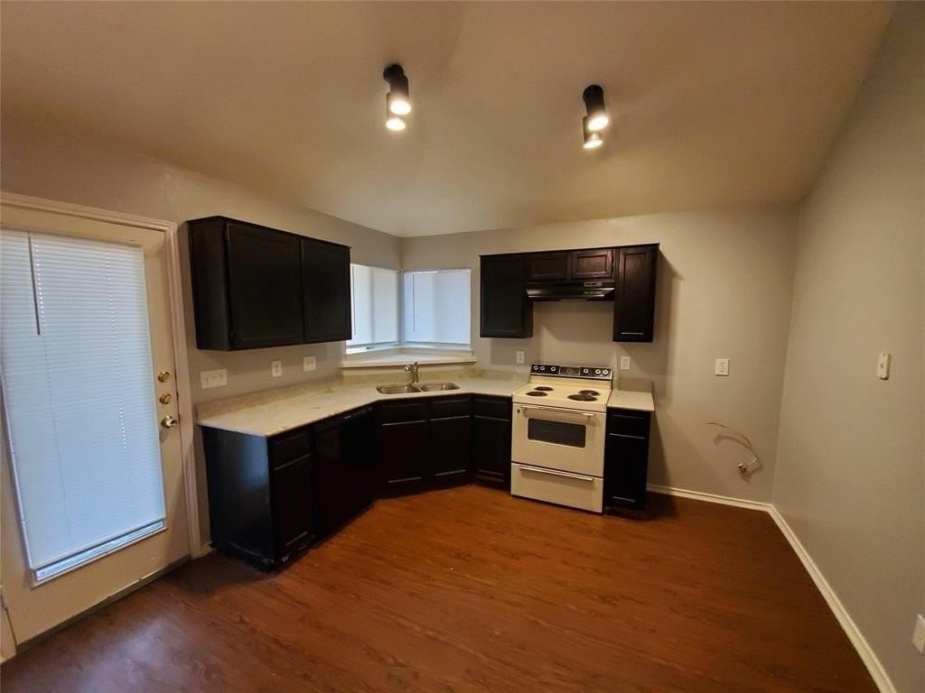10212 Hillhouse Ln - Photo 4 of 8