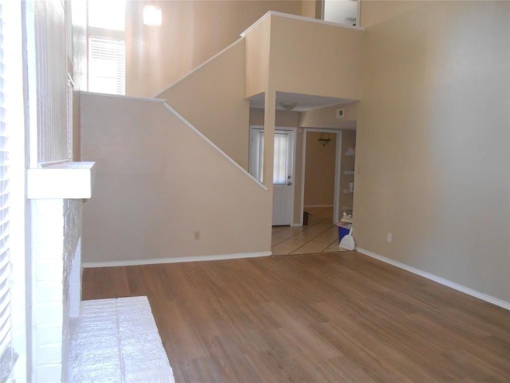 1920 Crooked Ln - Photo 3 of 15