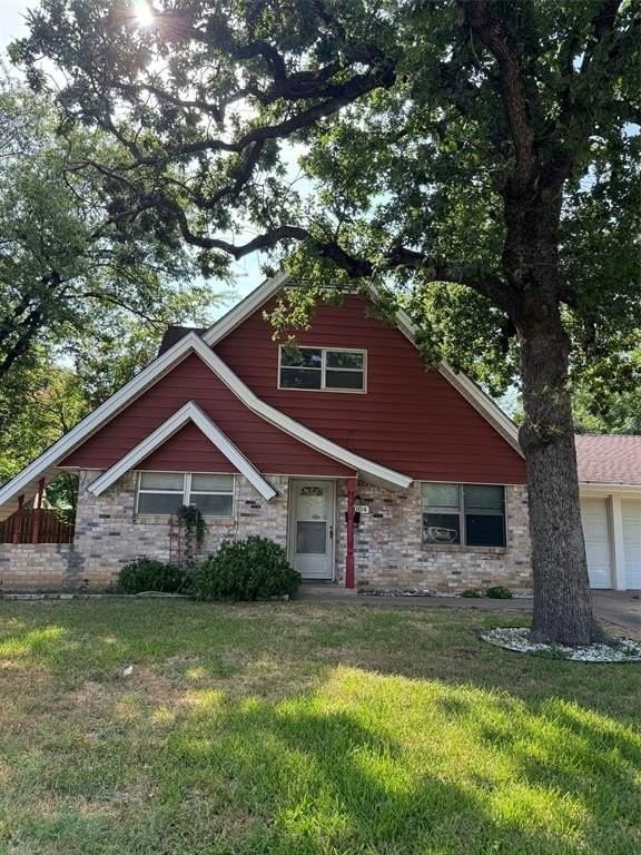 1004 Oakwood Dr - Photo 2 of 22