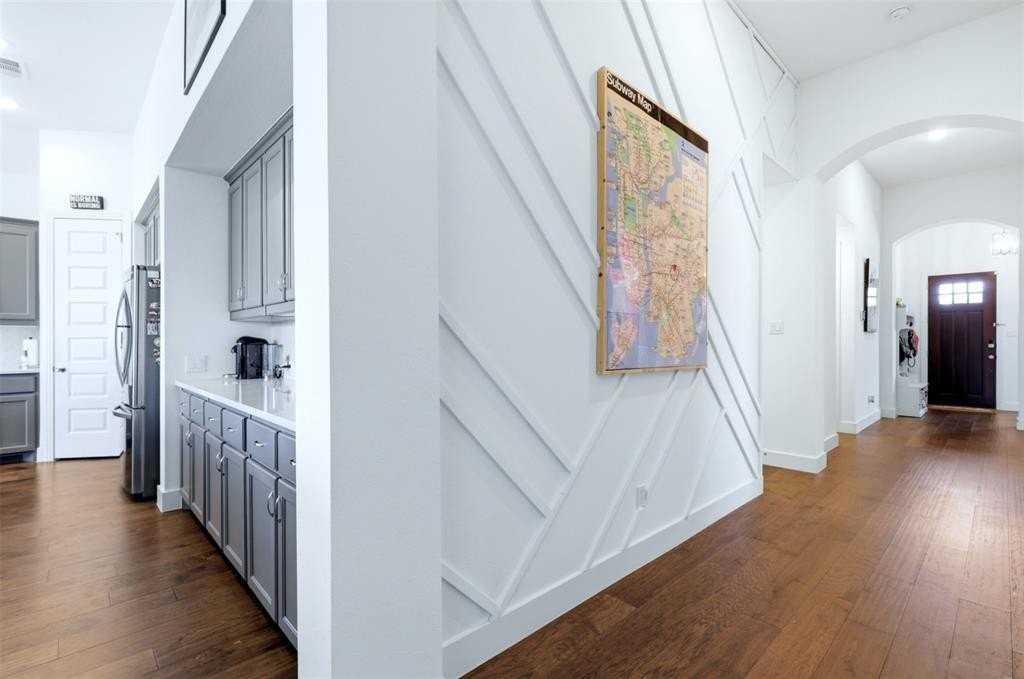 613 Oakmoss St - Photo 4 of 32