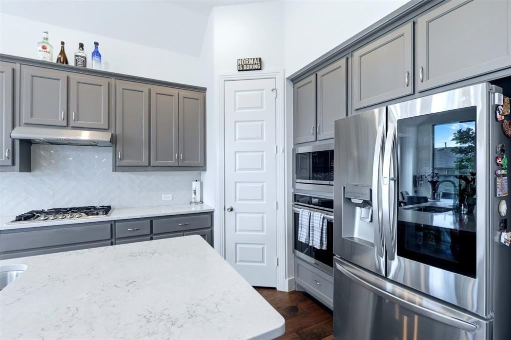 613 Oakmoss St - Photo 6 of 32