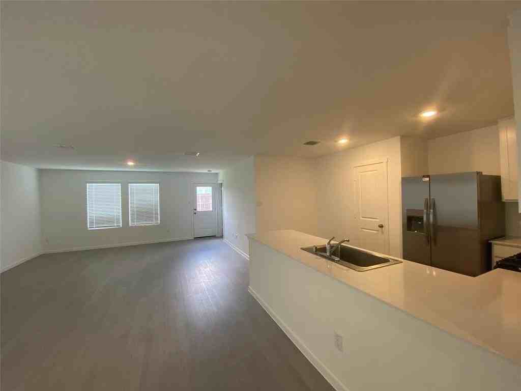 917 Shady Oaks Dr - Photo 3 of 17