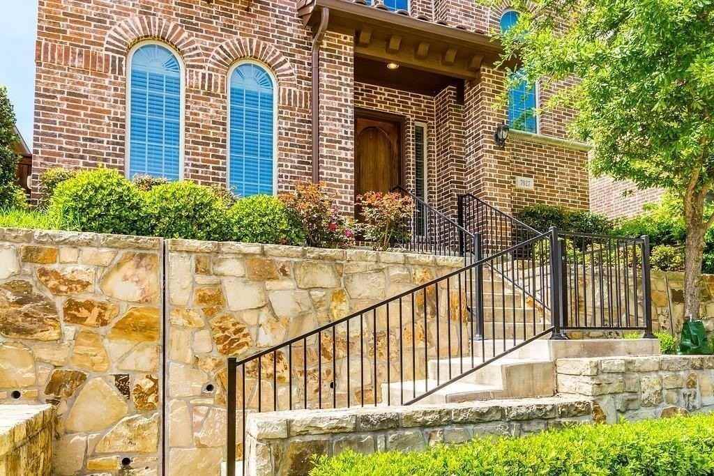 7027 Nueces Dr - Photo 2 of 29