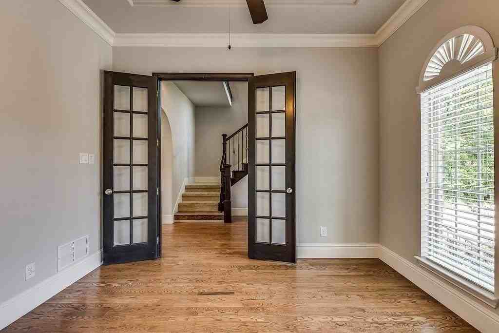 7027 Nueces Dr - Photo 4 of 29
