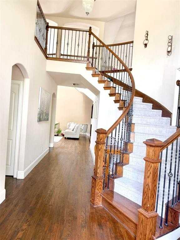 1393 Talley Ln - Photo 2 of 40