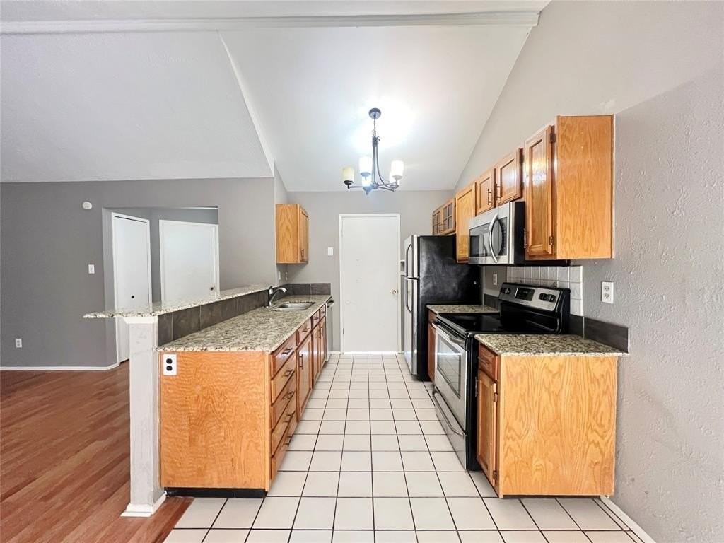 6011 Dooley Dr - Photo 3 of 10