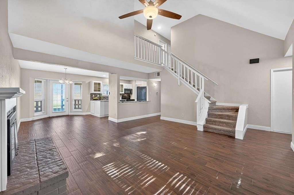 2009 Parkside Dr - Photo 2 of 14