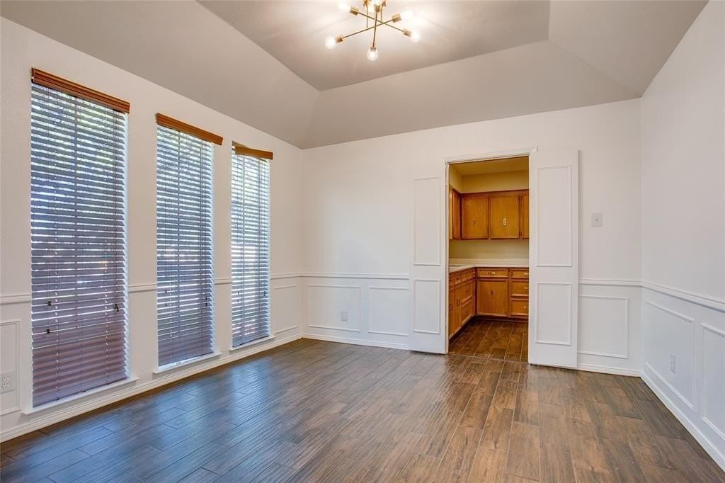 6406 Malcolm Dr - Photo 7 of 40