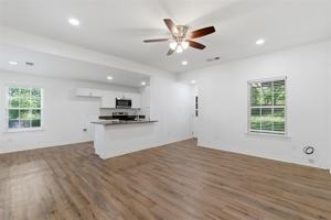 featured image of 521 E Sears St