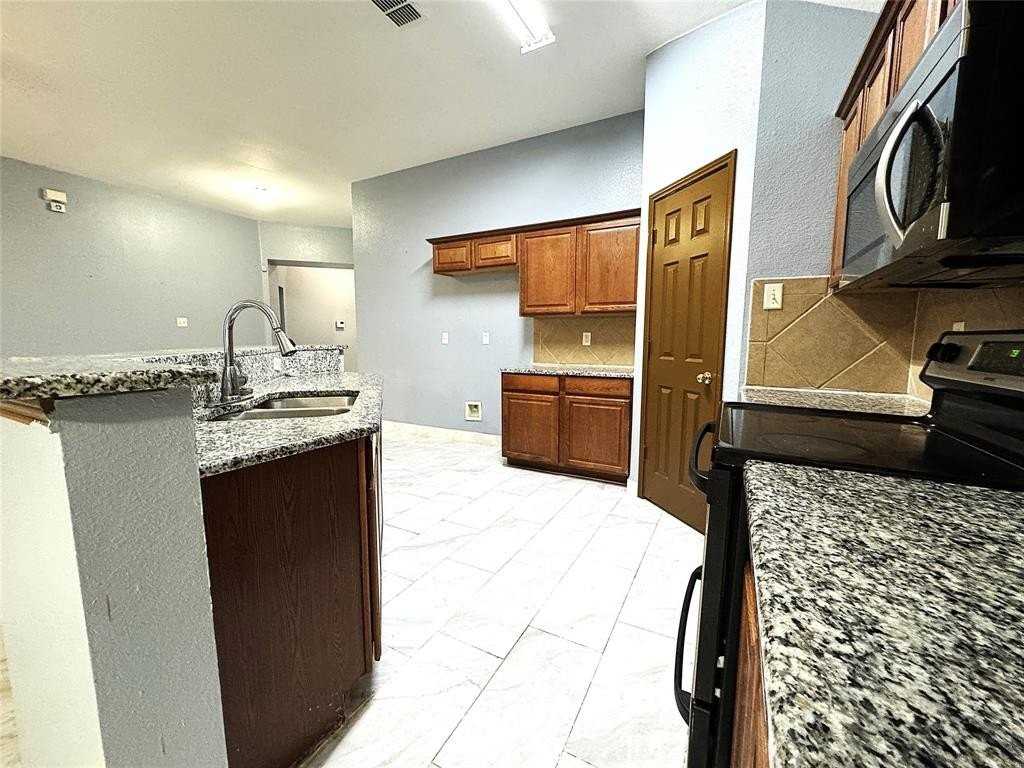 13624 Kaplan Ct - Photo 6 of 23
