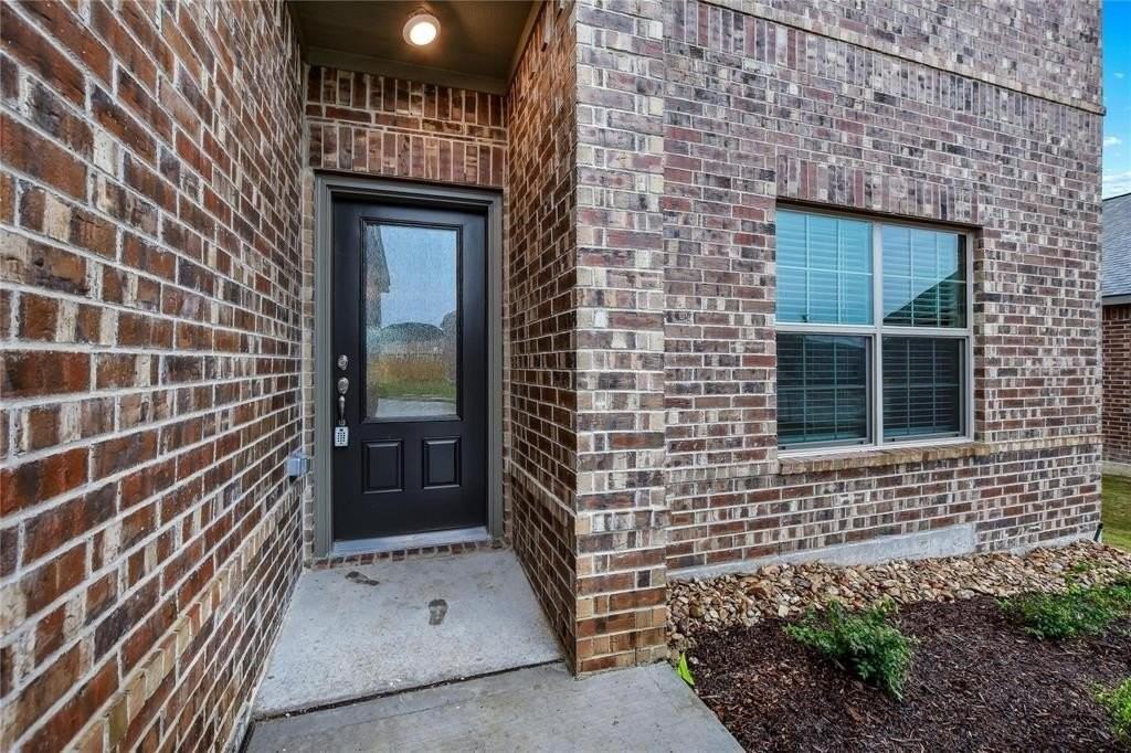 290 Moonstone Way - Photo 2 of 26