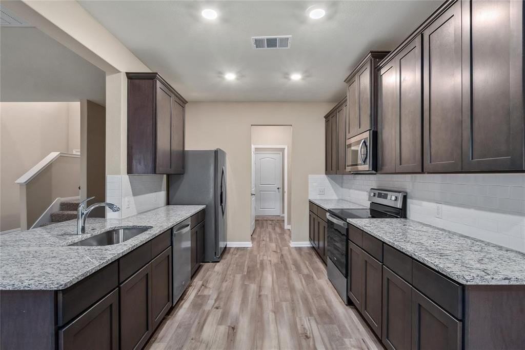 290 Moonstone Way - Photo 7 of 26