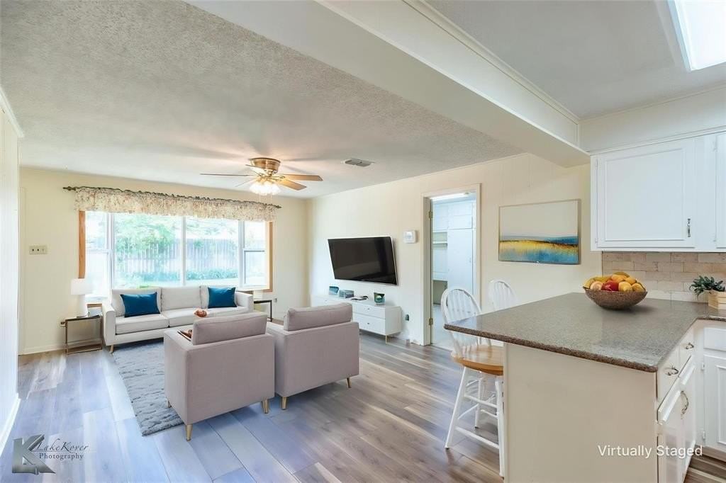3317 Santa Monica Dr - Photo 7 of 30