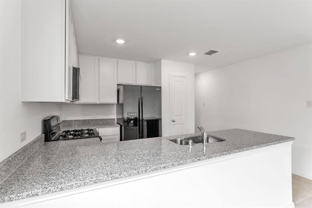 9781 Skyhawk Ave - Photo 3 of 14