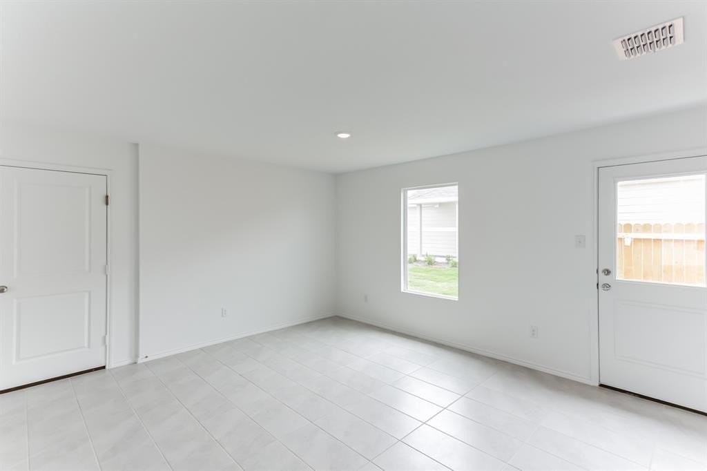 9781 Skyhawk Ave - Photo 6 of 14