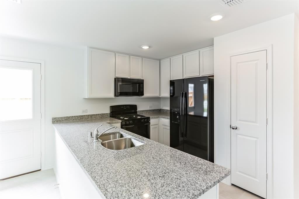 9781 Skyhawk Ave - Photo 7 of 14