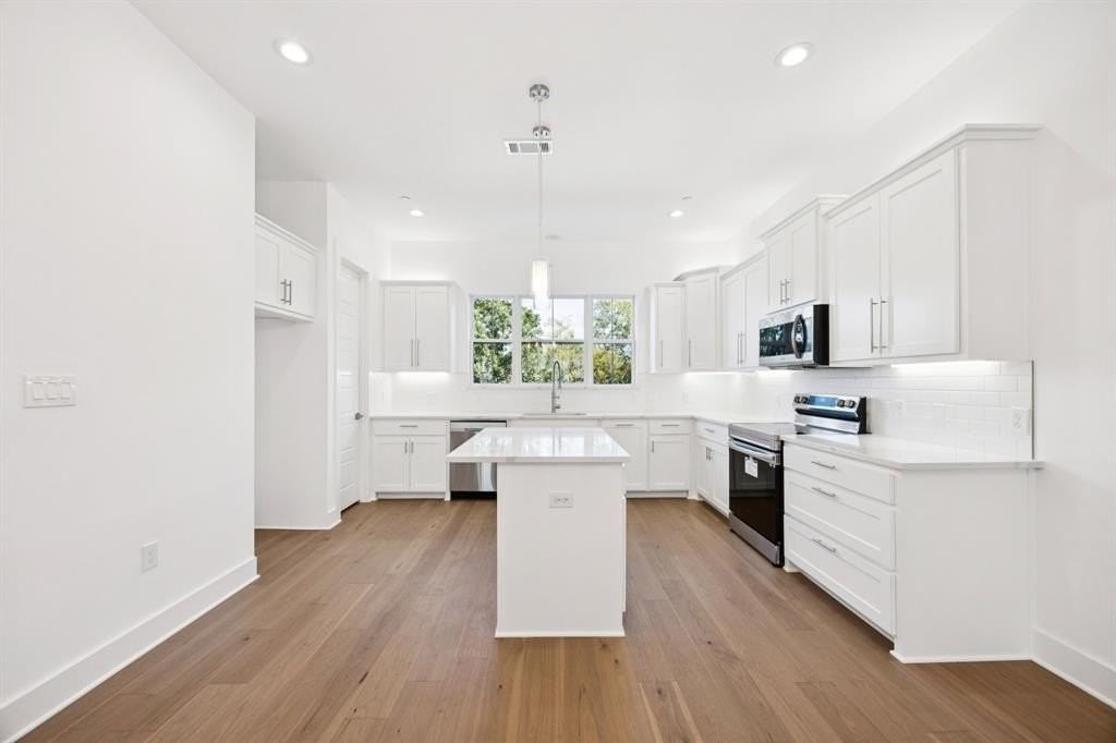 262 Harris St - Photo 3 of 24