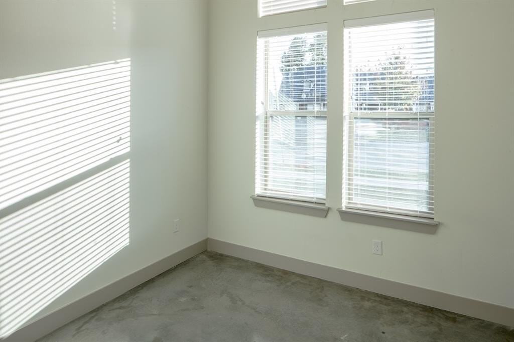 601 N Oak St #311 - Photo 6 of 12