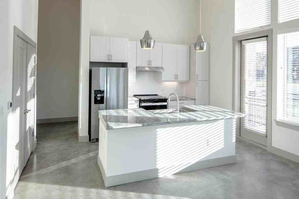 601 N Oak St #135 - Photo 2 of 12