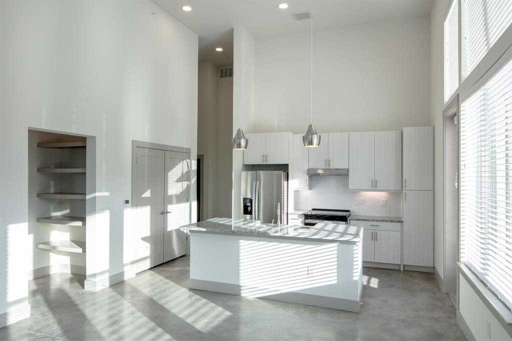 601 N Oak St #135 - Photo 3 of 12