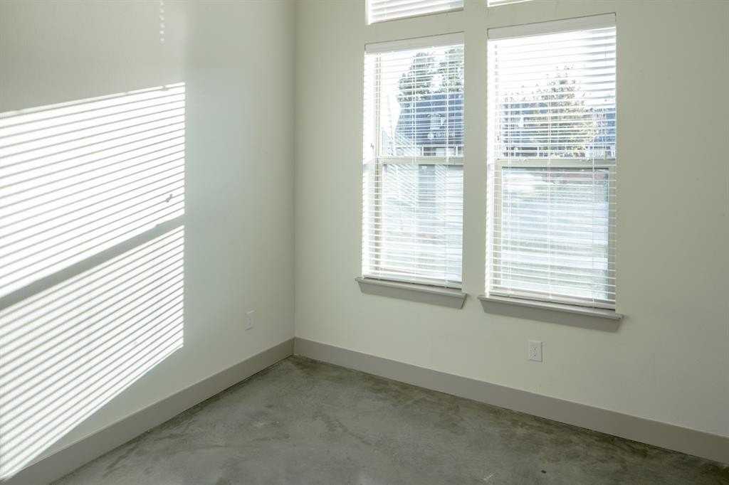 601 N Oak St #135 - Photo 6 of 12