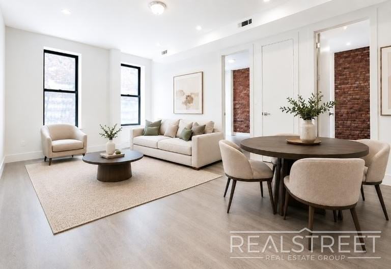 1578 Union St #1B - Photo 2 of 11