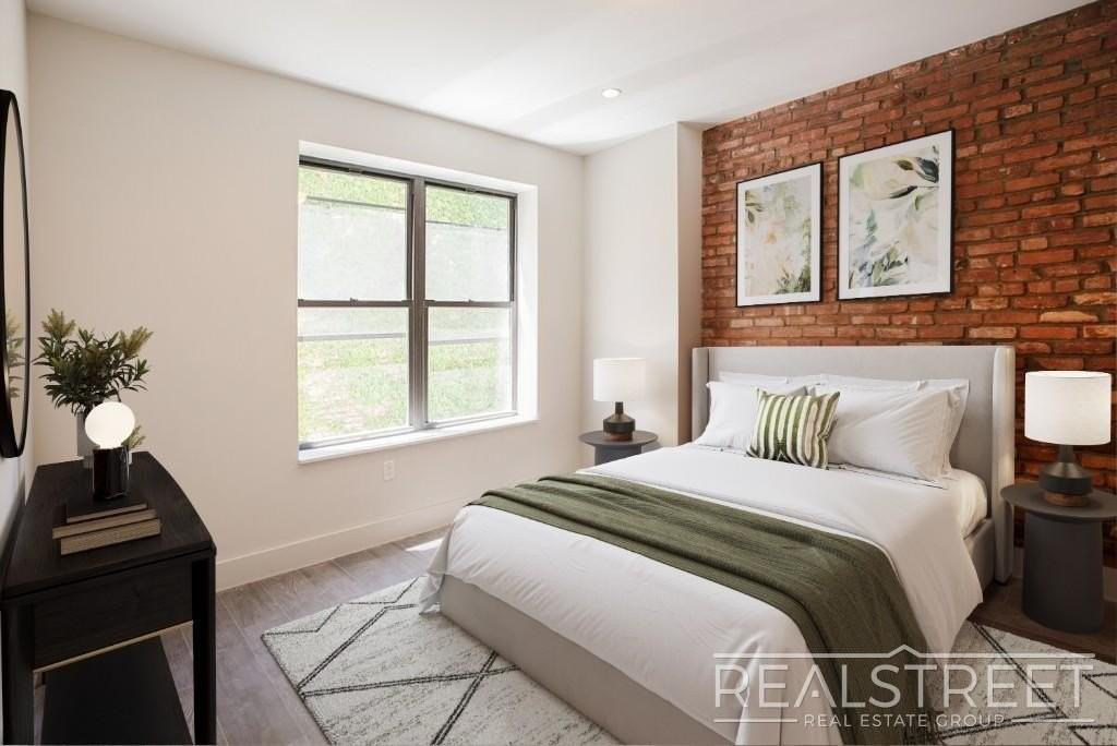 1578 Union St #1B - Photo 4 of 11