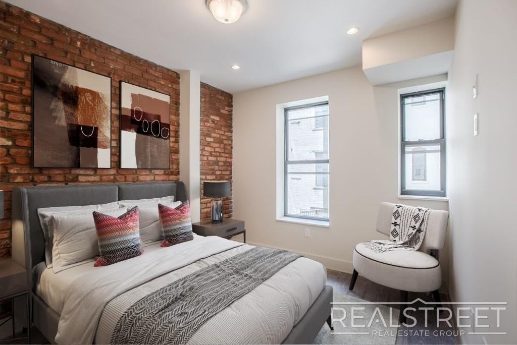 1578 Union St #1B - Photo 5 of 11