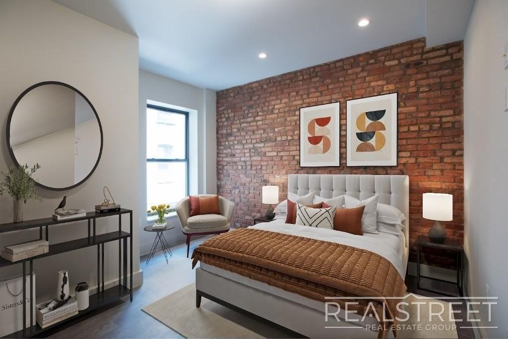 1578 Union St #1B - Photo 6 of 11
