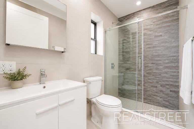 1578 Union St #1B - Photo 7 of 11