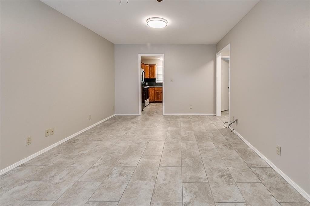 824 Russell Cir - Photo 3 of 17