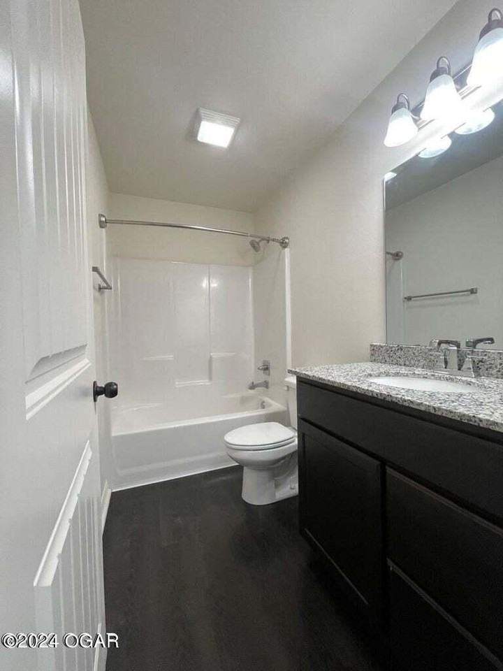 1824 Pennsylvania Ave - Photo 6 of 12