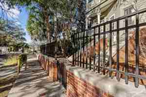 featured image of 214 W La Rua St