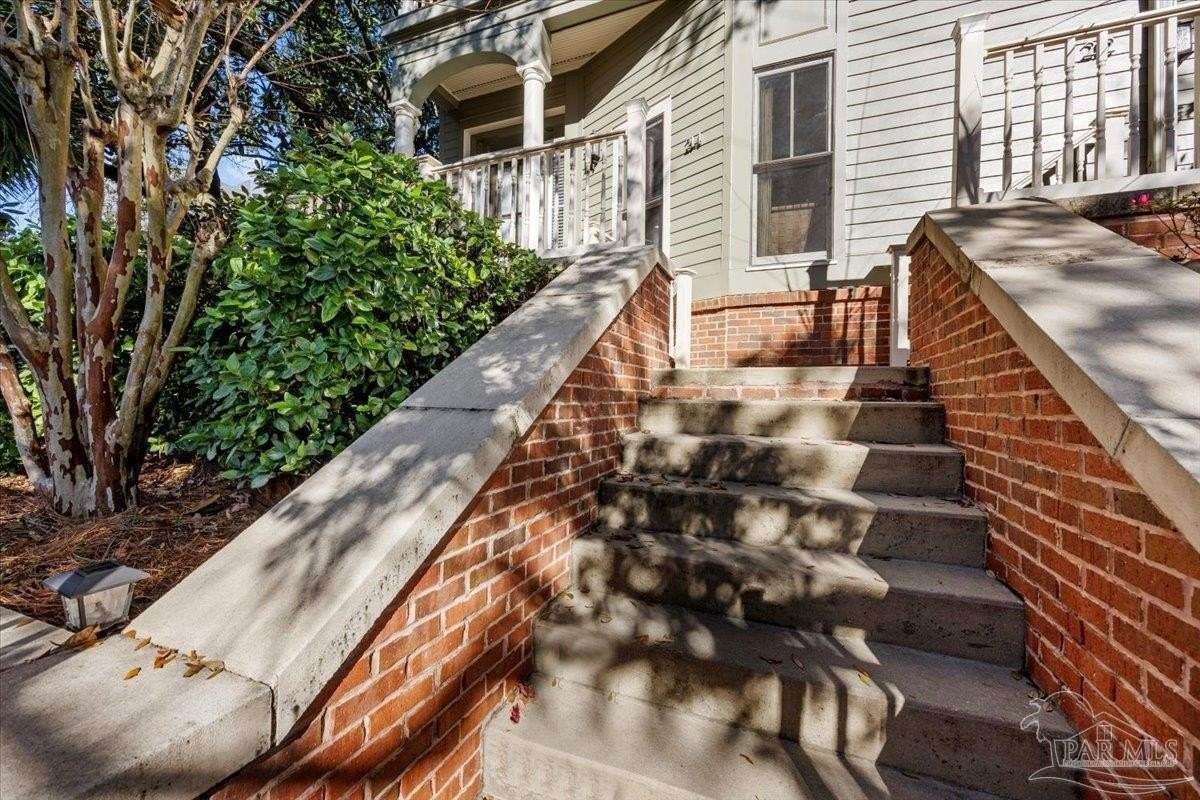 214 W La Rua St - Photo 2 of 36