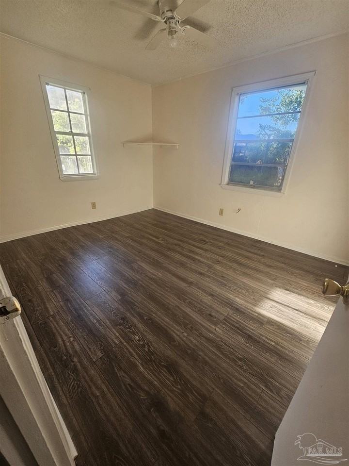 9165 Loomis St - Photo 3 of 10