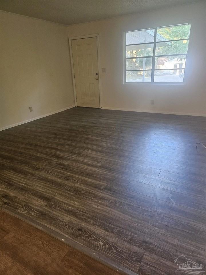 9165 Loomis St - Photo 5 of 10