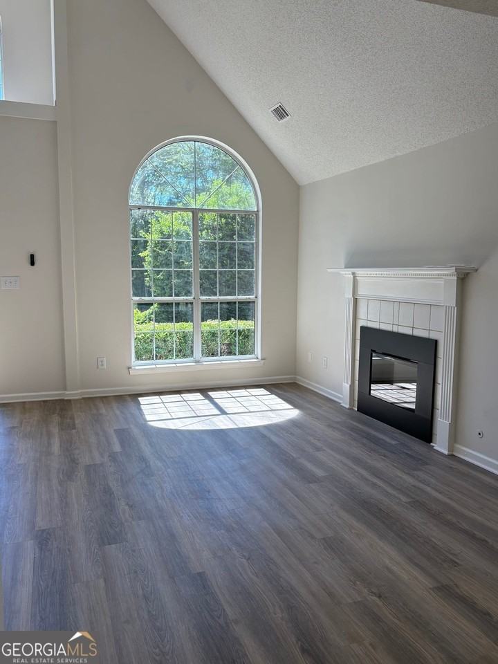95 Prestwick Ln - Photo 2 of 37
