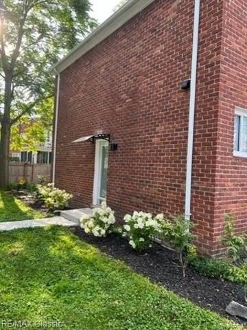 311 Park Ave - Photo 3 of 37
