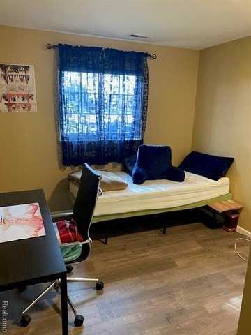 420 Baldwin Ave - Photo 7 of 10