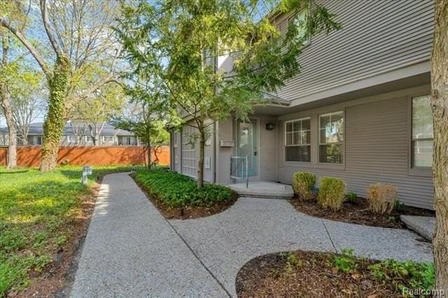 1075 N Old Woodward Ave - Photo 4 of 30