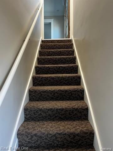 817 N Main St - Photo 3 of 25