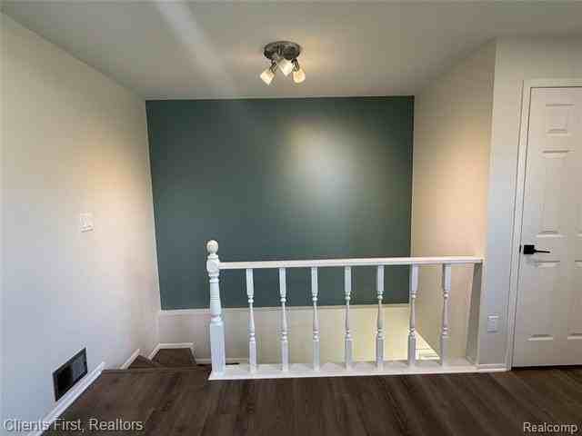 204 Princeton Dr - Photo 5 of 26